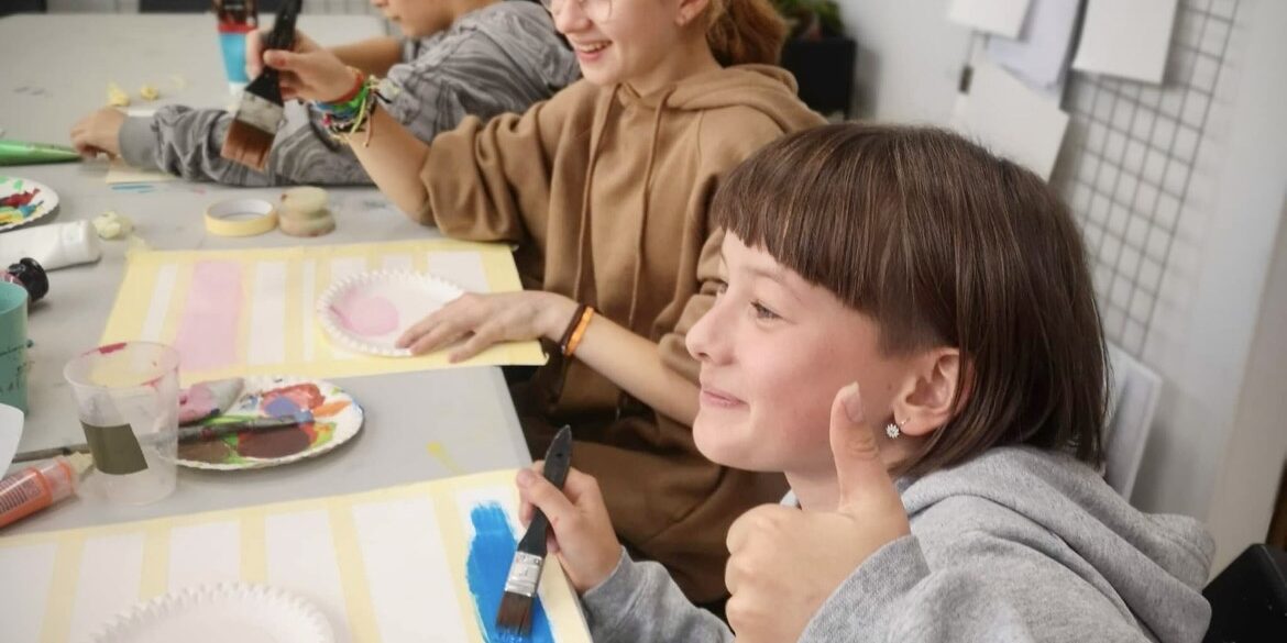 Kurs rysunku nauka malarstwo ilustracja sensoplastyka pracownia otwarta szkoła rysunku zajęcia plastyczne dla dzieci komiks postać asp hobby Wrocław arteterapia młodzież dorośli